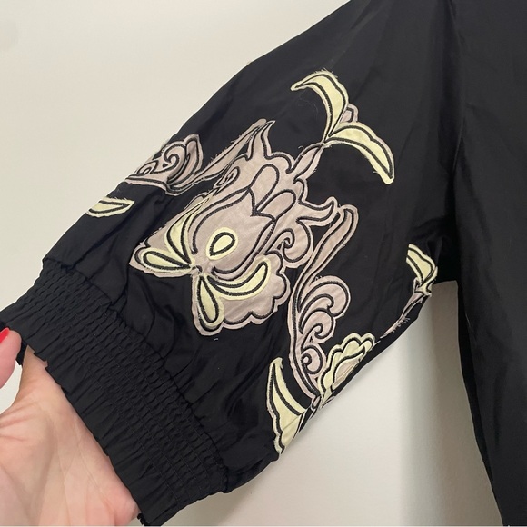 Democracy Black Blouse Beige Floral Bell Sleeves Lace Up Neck Size Large, NWT - Picture 2 of 9